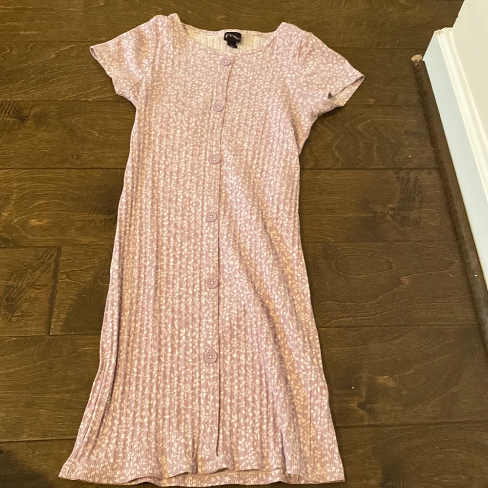 I am selling a floral dress in the size is 10/12.